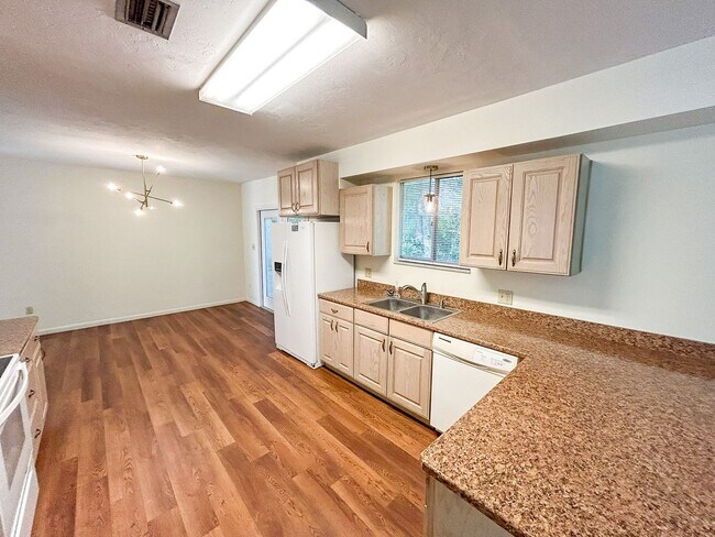 Foto del edificio - 315 NW 28 St