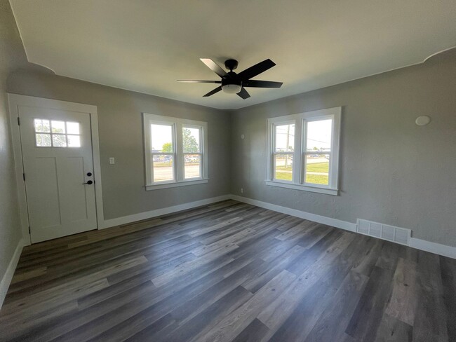 Building Photo - Adorable bungalow in Jenison