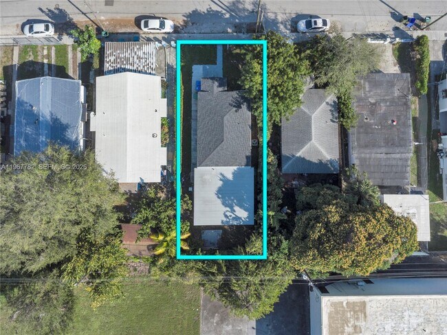 Foto del edificio - 6940 NW 6th Ct