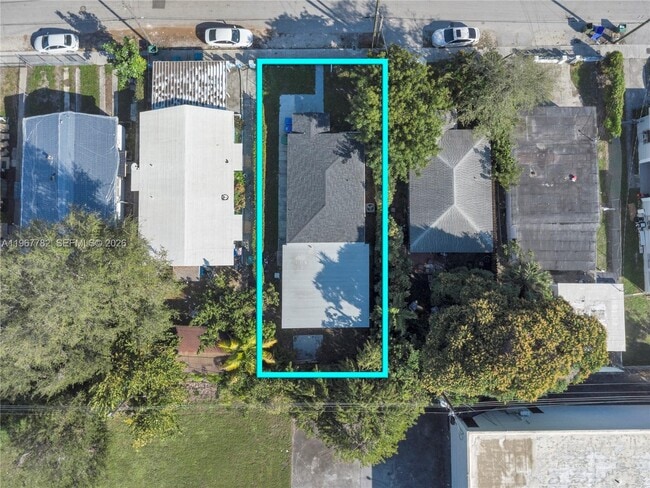 Building Photo - 6940 NW 6th Ct