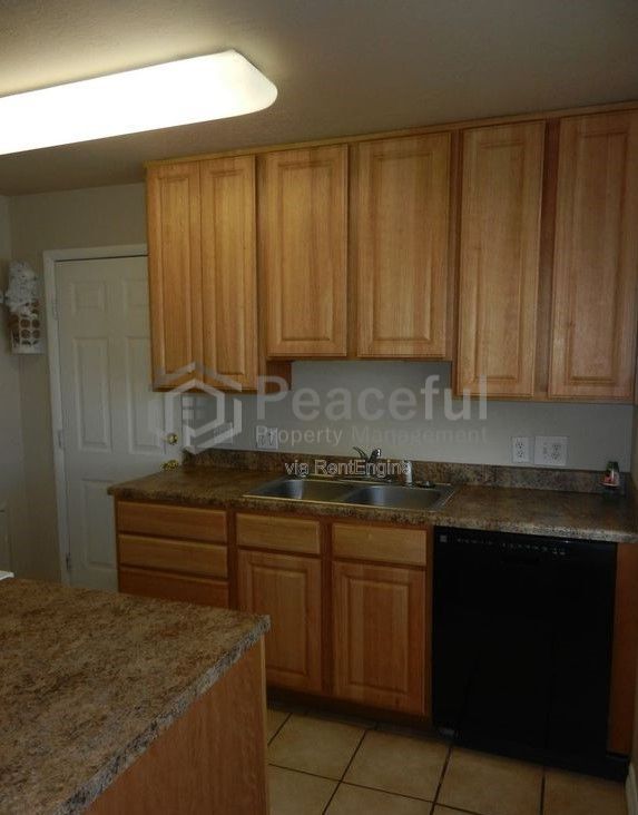 Building Photo - 2009 W Celia Way