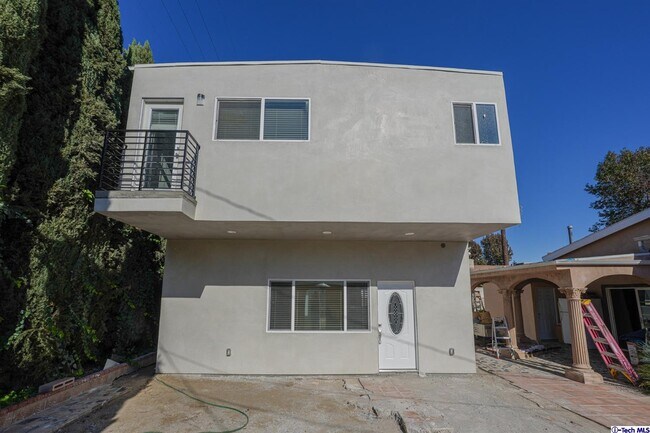 Foto del edificio - 6315 Beeman Ave