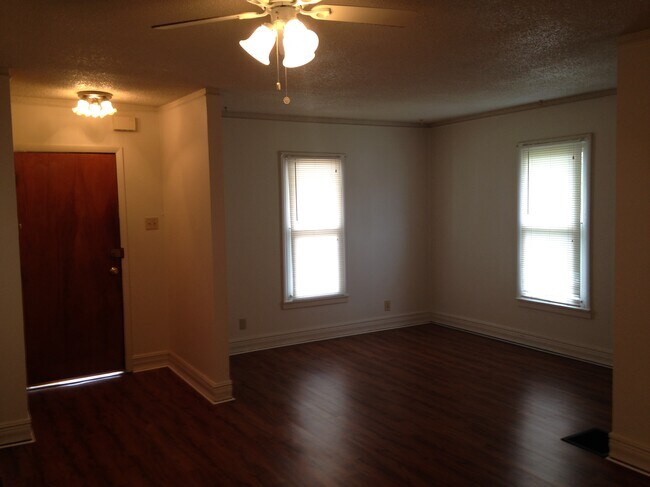 Sala de estar - 6915 Lansdowne Ave