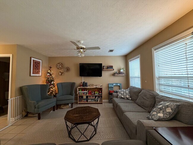 Foto del edificio - Asbury Hills Condominiums-2428 E. University,  Unit 807