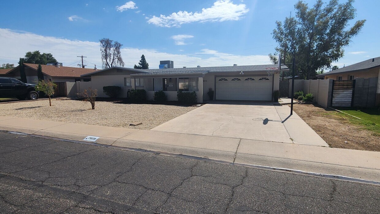 Building Photo - 7809 N 32nd Dr