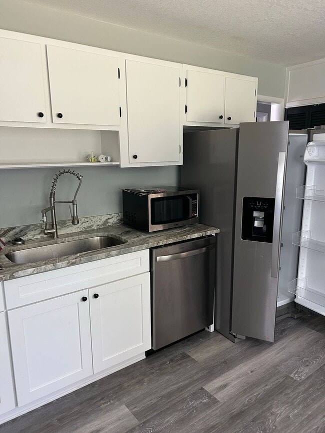 Building Photo - 3 bedroom, 1 bath house