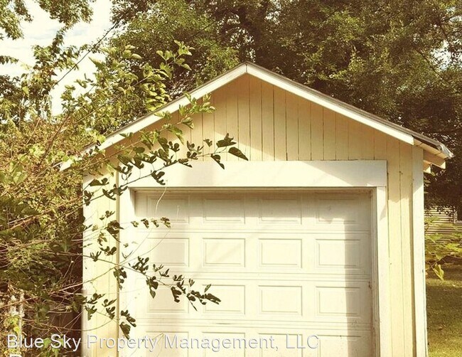 Building Photo - 2 br, 1 bath House - 309 W. 11th