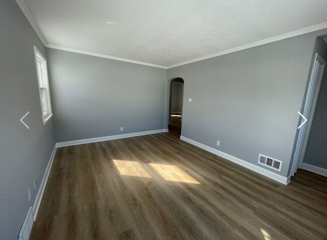 Building Photo - 2 Bedroom Single Family
