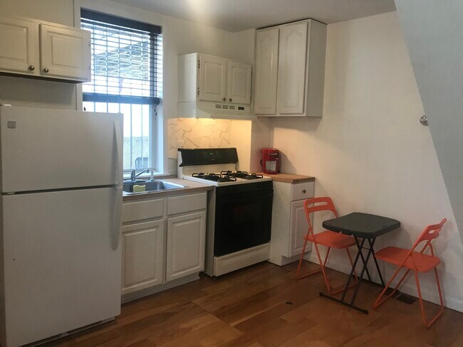 Kitchen - 242 S Madeira St