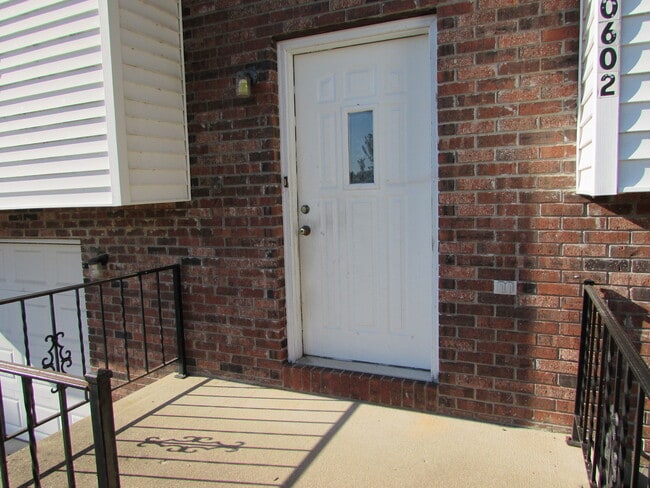 Building Photo - 3 Bedroom House Close to FLW -  New LVP Flooring May 2024!