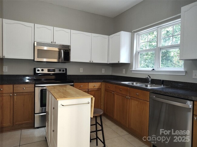 Building Photo - 467 Doughton Ln