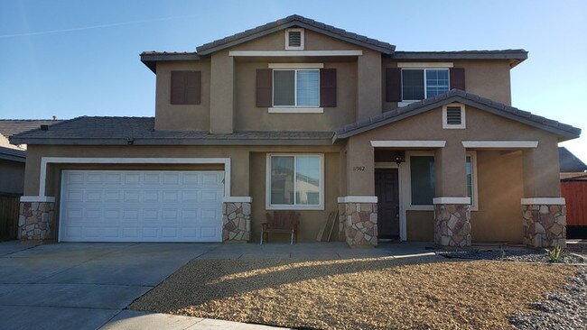 Building Photo - 6 Bed, 3 Bath Victorville Home!!!