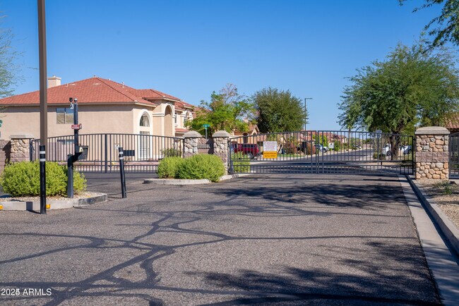 Foto del edificio - 13612 W Windsor Blvd