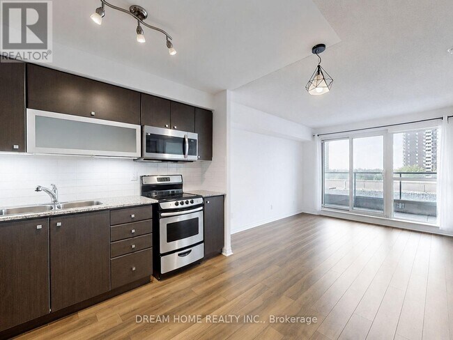 Building Photo - 2015 Sheppard Ave E