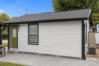 Building Photo - 4521 Edgewater Dr