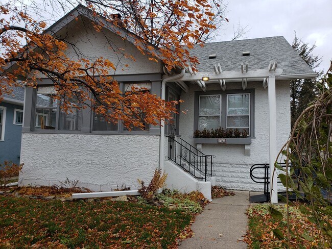 Foto del edificio - Beautiful 4 bedroom in Mac Groveland area