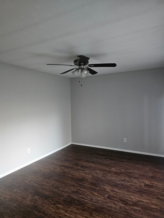 Building Photo - 9759 Tullamoor Dr