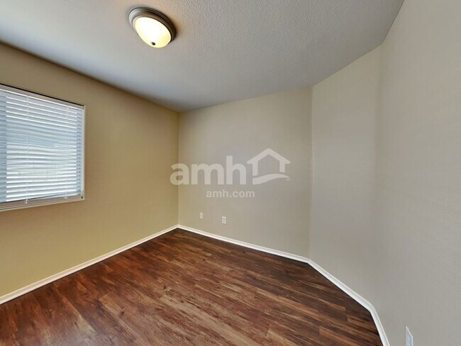 Foto del edificio - 8956 W Charleston Ave