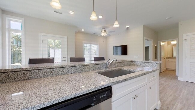 Interior Photo - 309 W Washington