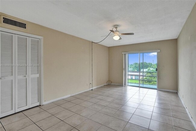 Foto del edificio - 4731 NW 10th Ct