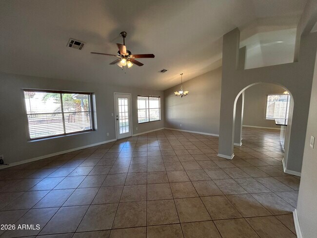 Foto del edificio - 16435 S 43rd St