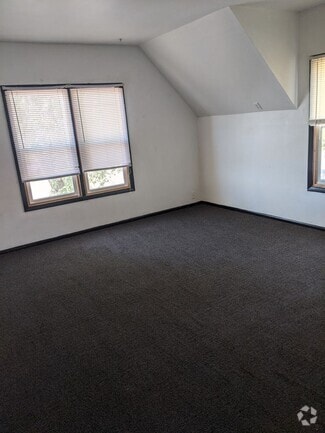 Building Photo - 1720 Cherry Ave