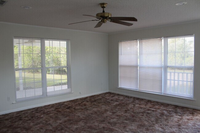 Foto del edificio - Recently remodeled home