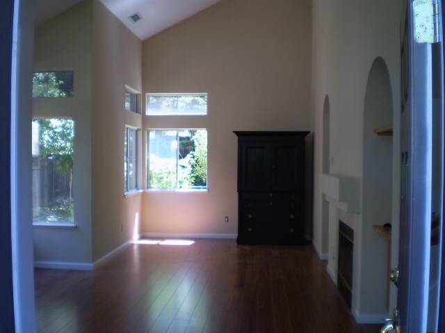 Building Photo - Beautiful 3bd/ 2.5 bath Folsom Home in gat...