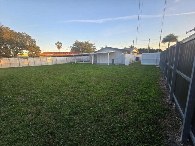 Foto del edificio - 10317 SW 7th St