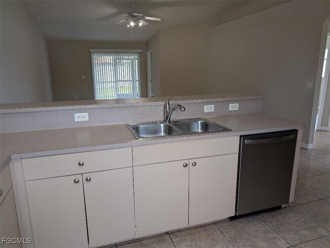 Building Photo - 4335 SW 7th Pl