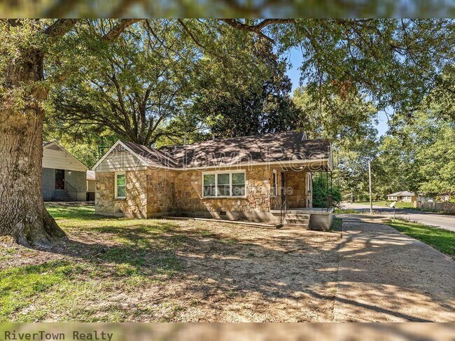 Building Photo - 1678 Alta Vista Ave