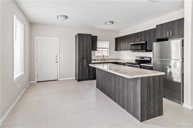 Building Photo - 10 Alta Vista Dr