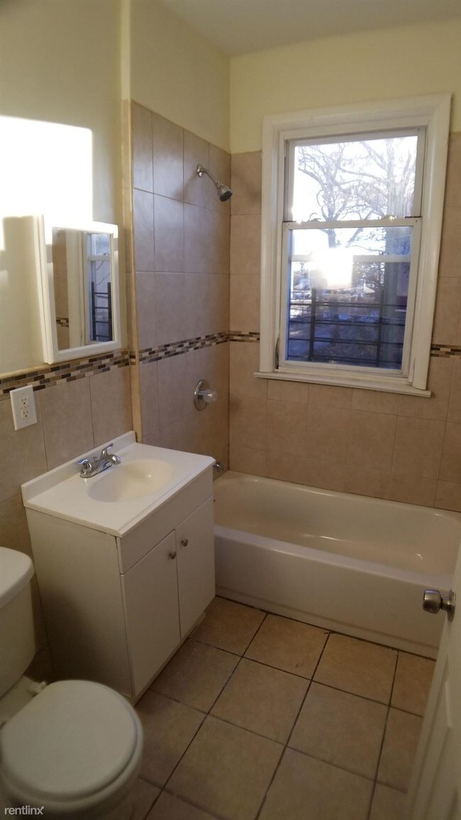 Foto del edificio - 3 br, 1 bath  - 57 Fabyan Pl Apt 3R