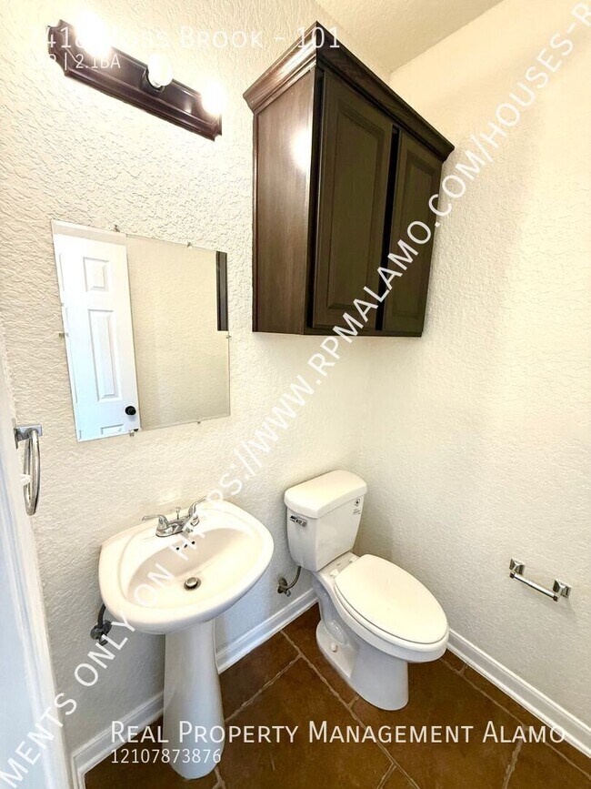 Foto del edificio - 7418 Moss Brook Dr