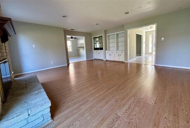 Foto del edificio - 2818 Stoney Wood Dr