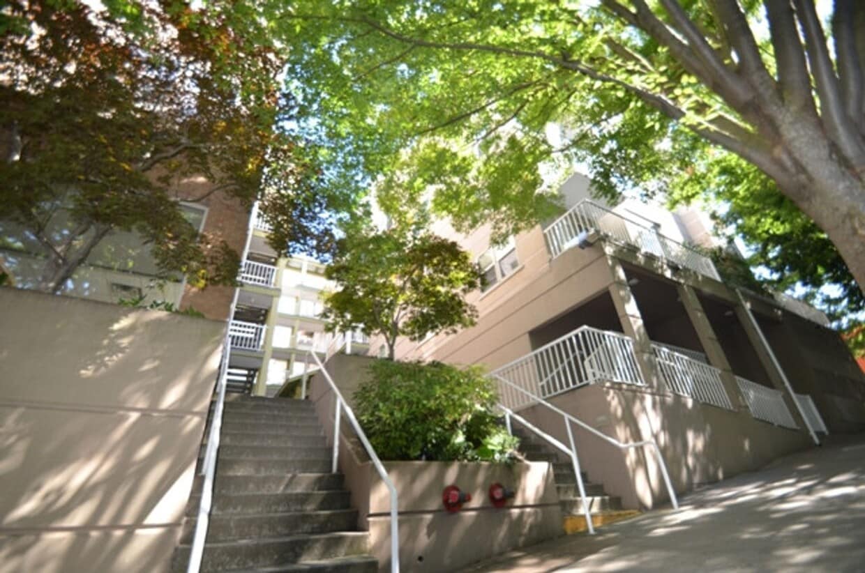 Primary Photo - Ambassador II - 1BR Condo - Great Location...