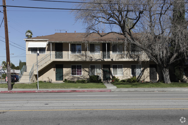 Building Photo - Oxnard Street