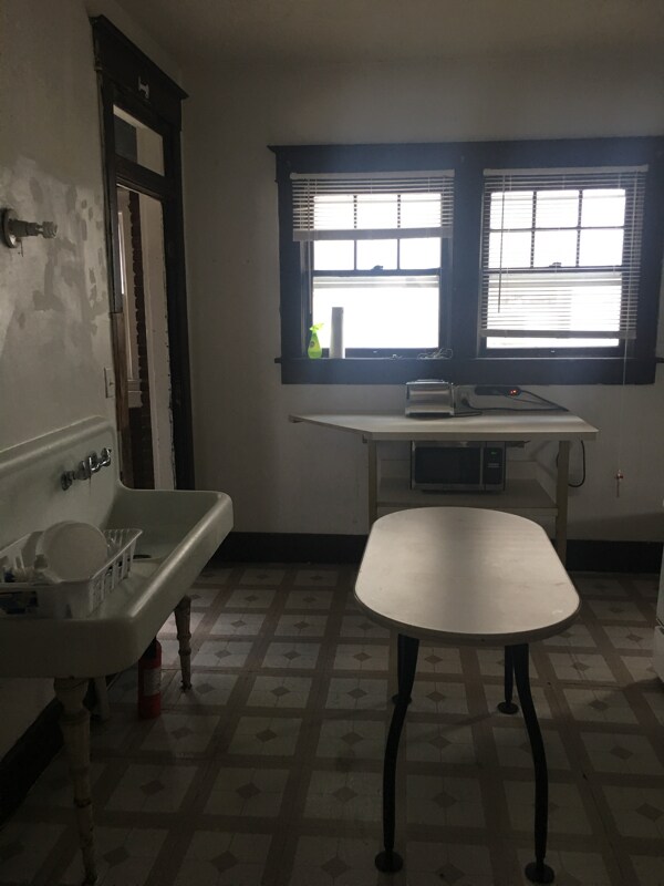 Primary Photo - 9 N Salisbury St