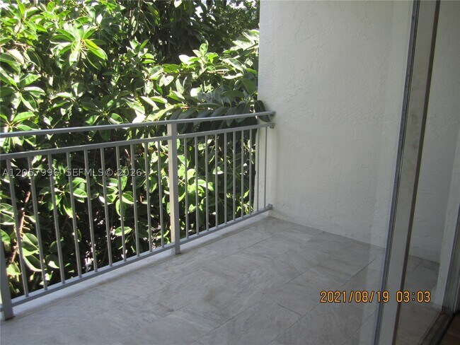 Foto del edificio - 680 NE 64th St