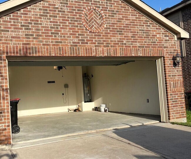 Building Photo - 9811 Blue Sapphire Ln