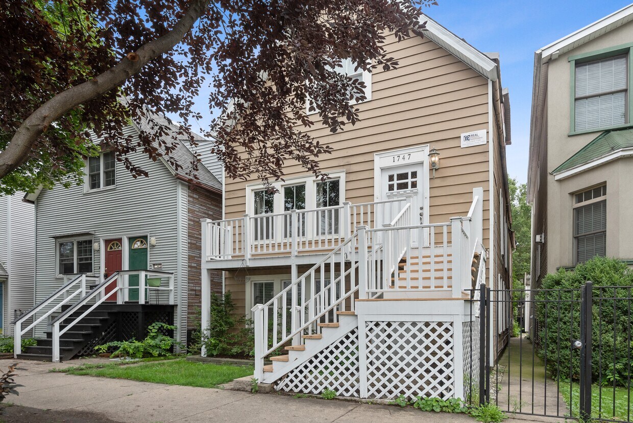 Primary Photo - 1747 W Newport Ave