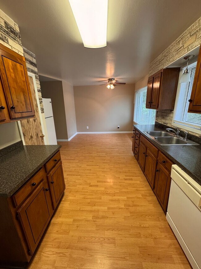 Building Photo - 3908 Staatz Dr