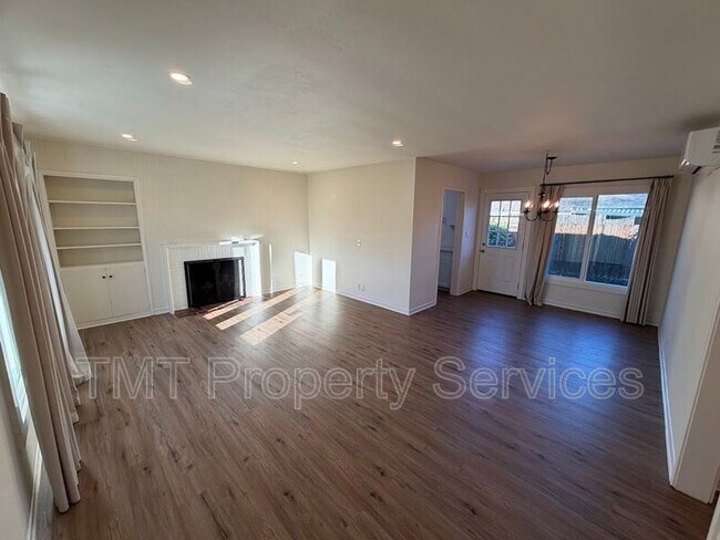 Foto del edificio - 2344-2346 Park Estates Dr.