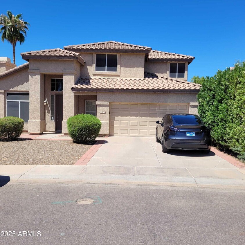 Foto principal - 832 N Benson Ln