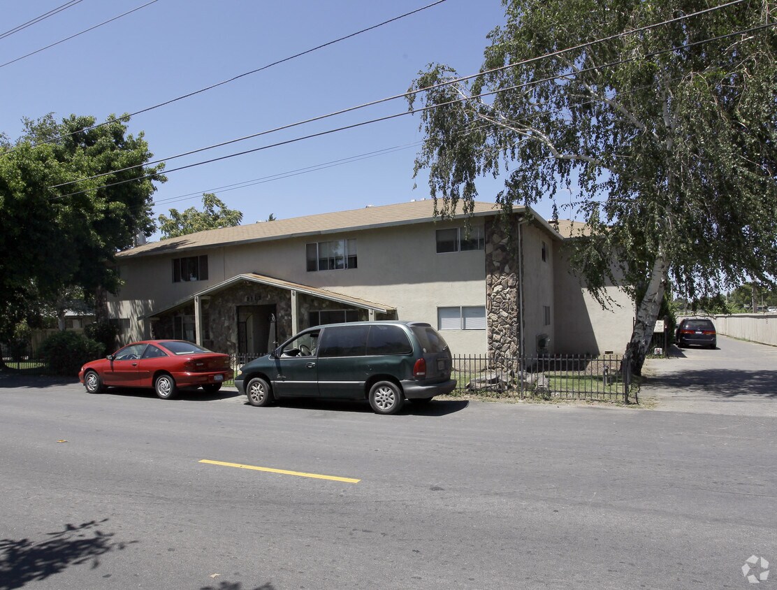 Primary Photo - 2112 Evergreen Ave