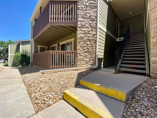 Foto del edificio - 1 Bed 1 Bath Aurora Condo Located Near Che...