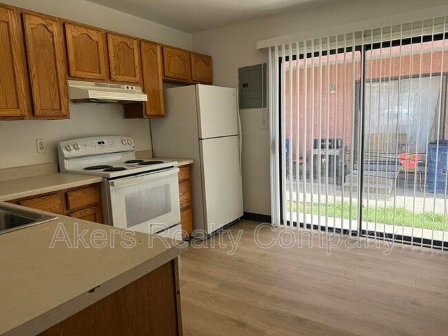 Building Photo - 1401 E 19th St