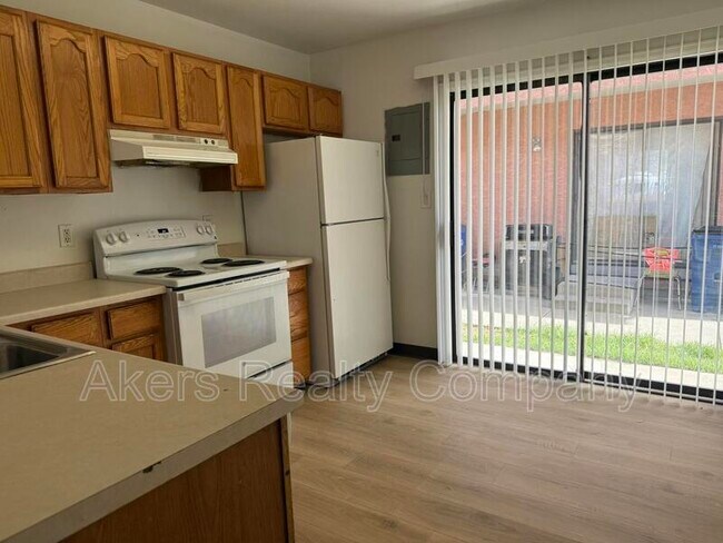 Foto del edificio - 1401 E 19th St