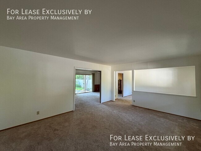 Foto del edificio - Beautiful and Large 3BR/2BA Duplex with ga...