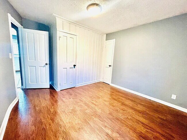 Foto del edificio - Welcome to this beautiful single-family home in South Euclid, OH.